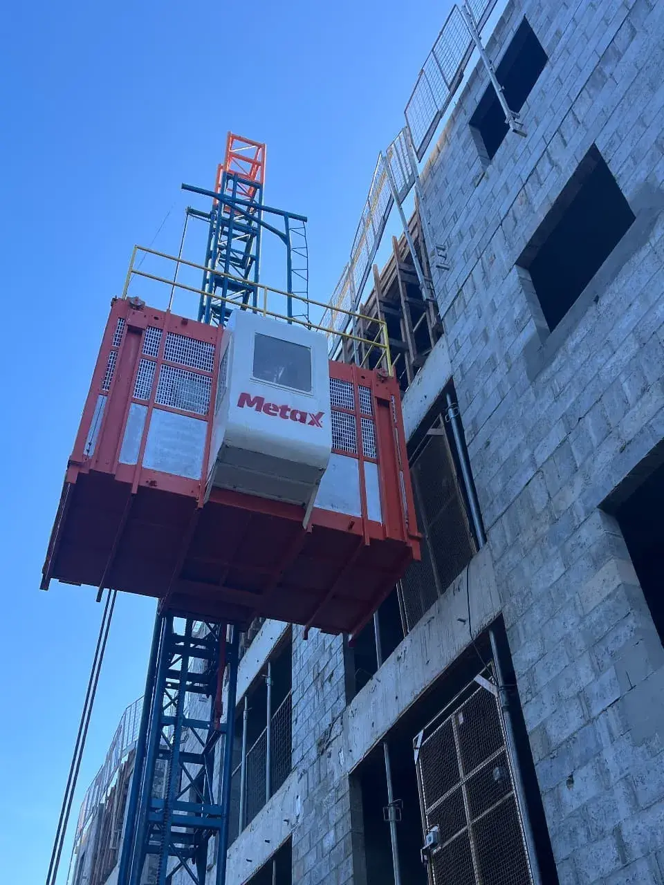 Elevadores de Cremalheira para Obras